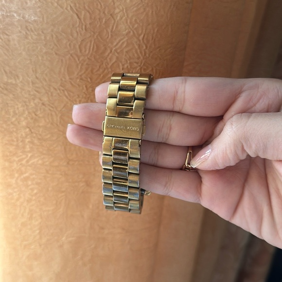 Michael kors women’s gold watch✨⏱️ - Picture 2 of 10